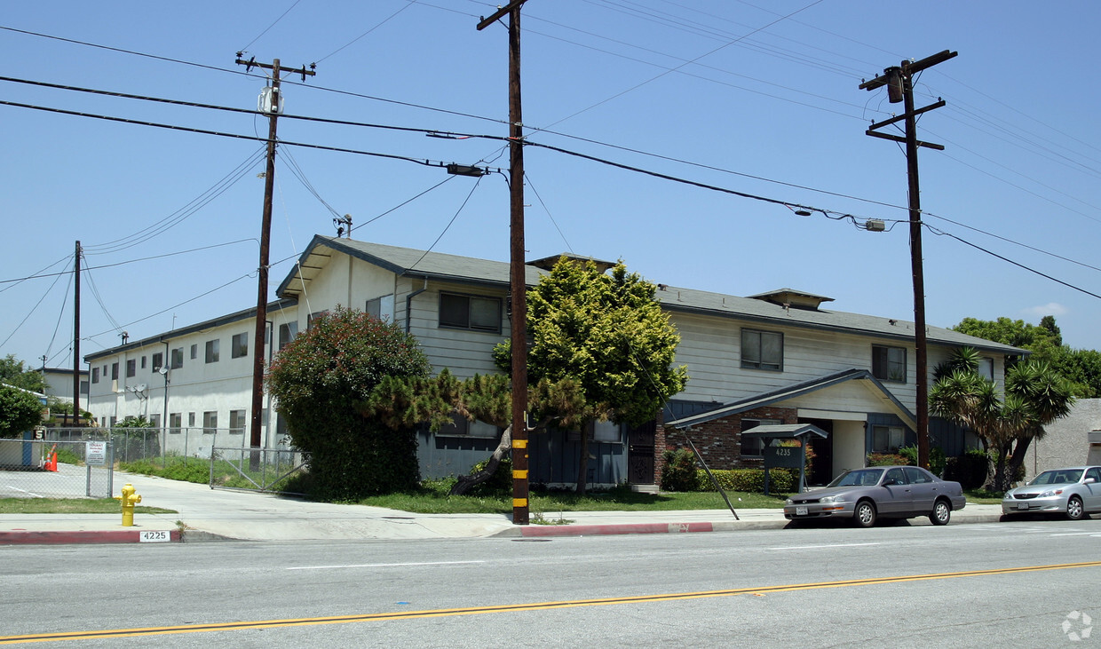 Building Photo - Tyler Ave Apartments