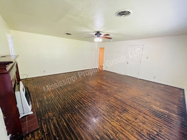Building Photo - 1BR/1BA For Rent