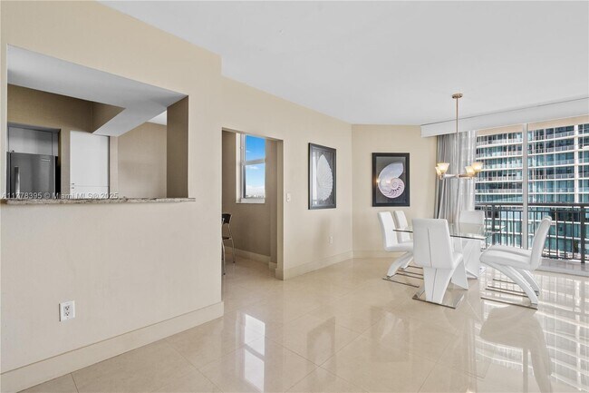 Building Photo - 17375 Collins Ave