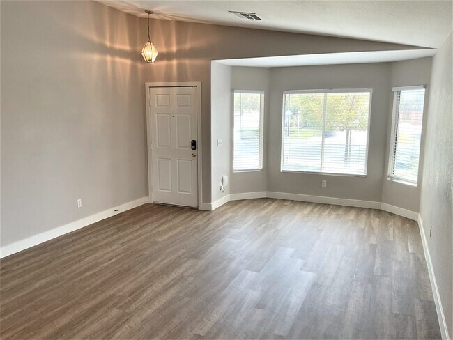 Foto del edificio - 6240 Branded Brook Ave