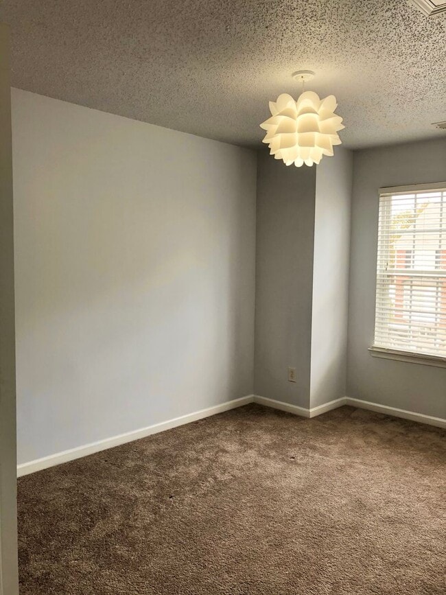 Foto del edificio - Beautiful Single Family Home | 3 BR/2.5BA |Open Layout + Prime Location