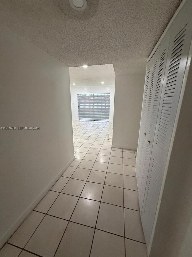 Foto del edificio - 9520 SW 8th St