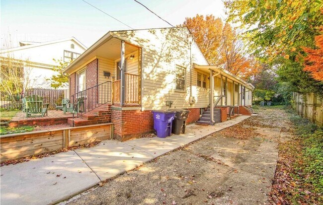 Building Photo - 3/ 2 Home for Rent