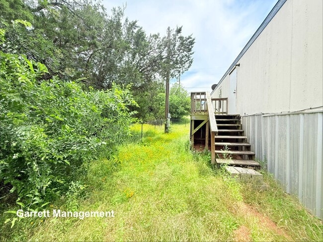 Building Photo - 916 Iroquois Dr