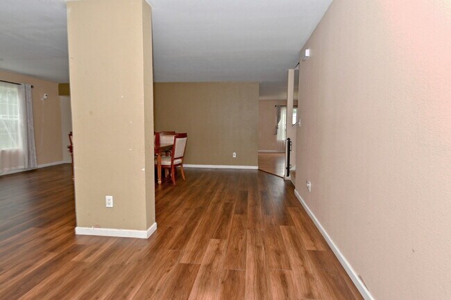 Building Photo - 1043 Rentham Ln