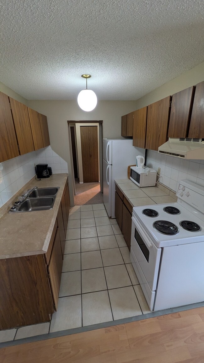 Kitchen - Quintette Apartments