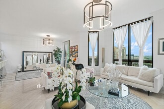 Building Photo - 701 S Olive Ave