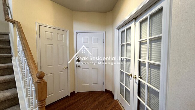 Building Photo - Very Nice 4bd/3ba Roseville House With 2 Car Garage And Pool!