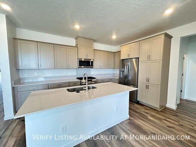 Building Photo - 8205 W Grey Alder Dr
