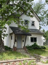 Building Photo - 1716 5th St NE