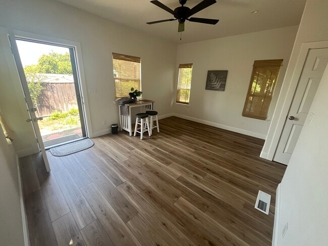 Nice size room - 4179 Littleworth Way