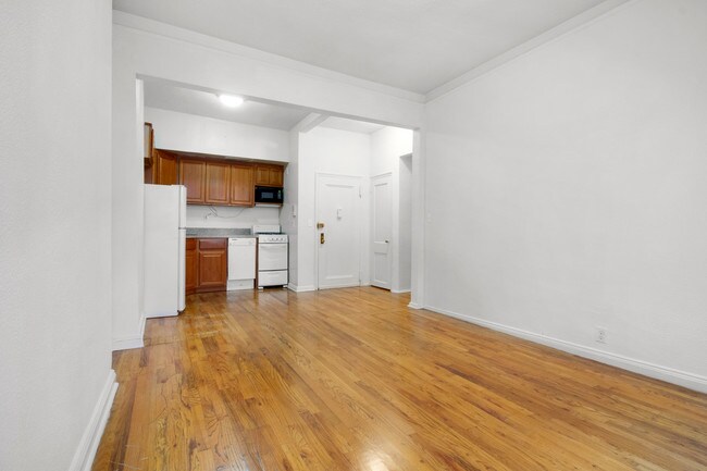 Building Photo - 220 E 74th St