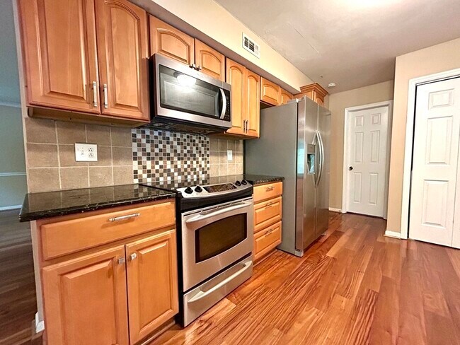 Foto del edificio - 1210 Somersby Ln