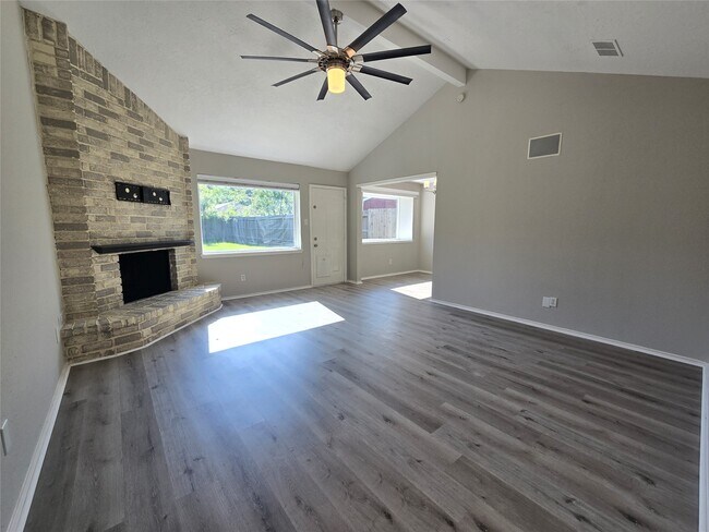 Foto del edificio - 22027 Rockgate Dr