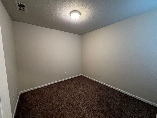 Building Photo - Spacious Ground-Floor Condo in Prime Ocala Location – 2BR/2BA with Modern Comforts!