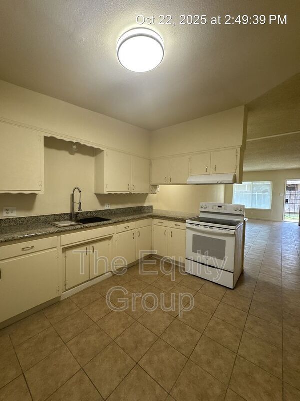 Foto del edificio - 1140 W Tulare Ave