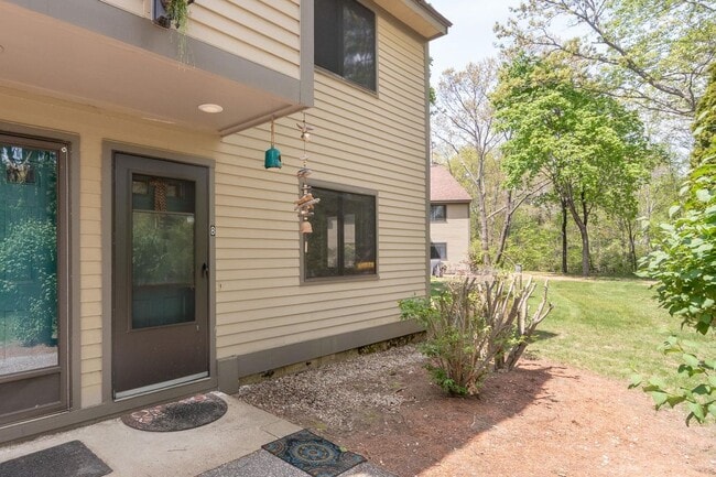 Building Photo - 7 Swiftwater Dr