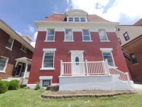 Building Photo - 14 Parkland Pl