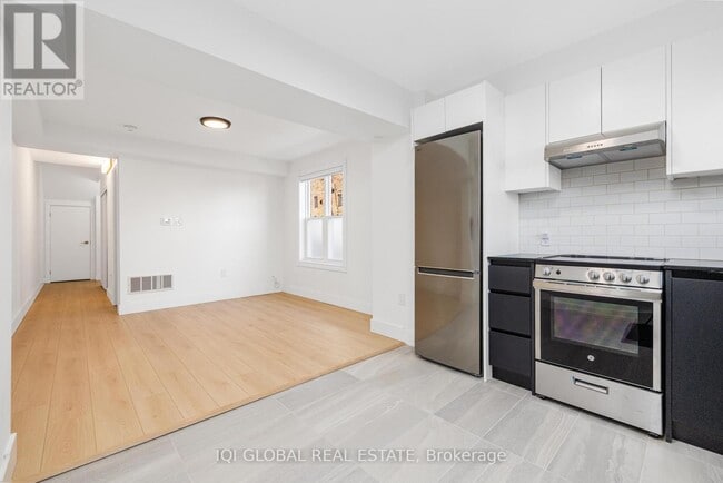 Building Photo - 633 Ossington Ave