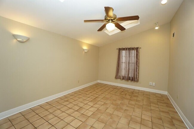 Foto del edificio - 2310-2312 Dryden Rd