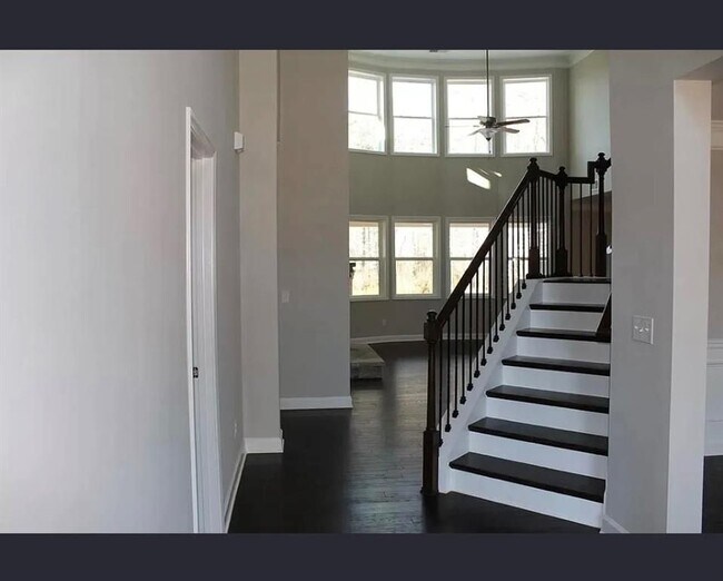 Building Photo - 428 Silver Brook Dr