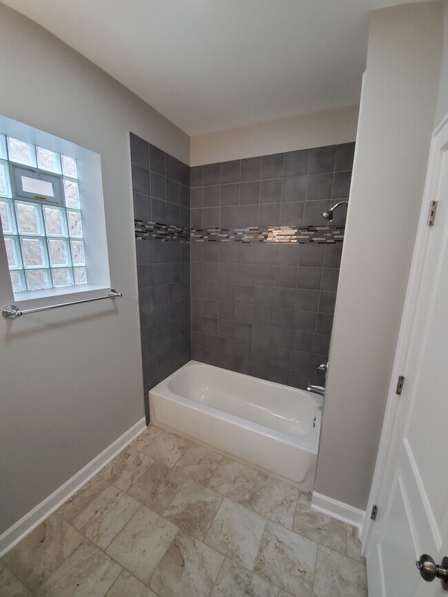 Bathroom - 847 E 64th Pl