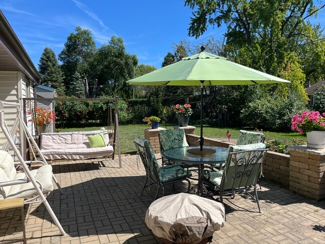 Back - 13685 W Graham St