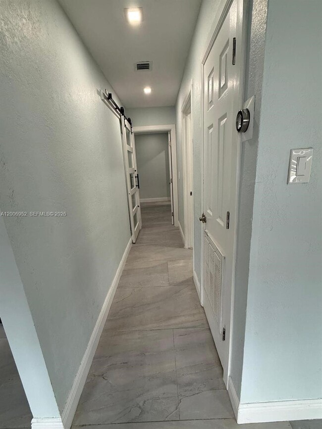 Foto del edificio - 423 NW 32nd Pl