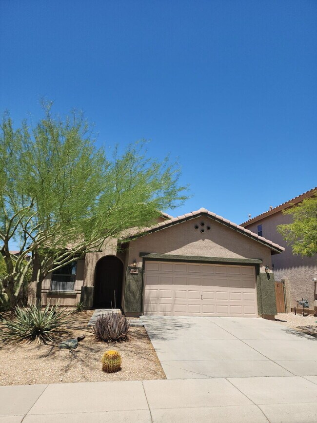 Building Photo - "Charming Anthem Retreat: 3-Bed, 2-Bath Ge...