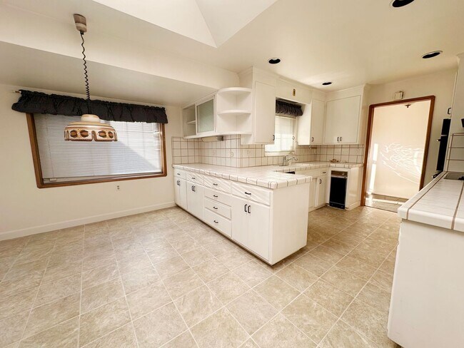 Foto del edificio - Coming Soon – Spacious 5-Bed Single Level ...