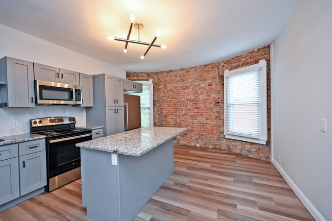 Building Photo - 2226 Kemper Ln
