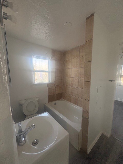 Foto del edificio - 502 Headingly Ave NW