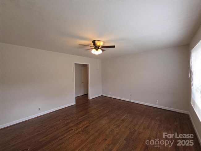 Foto del edificio - 3721 Driftwood Dr