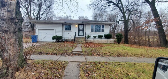 Building Photo - 2173 Roosevelt Pl