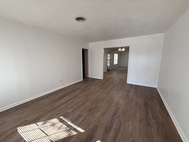 Foto del edificio - 4425 Conley Ave