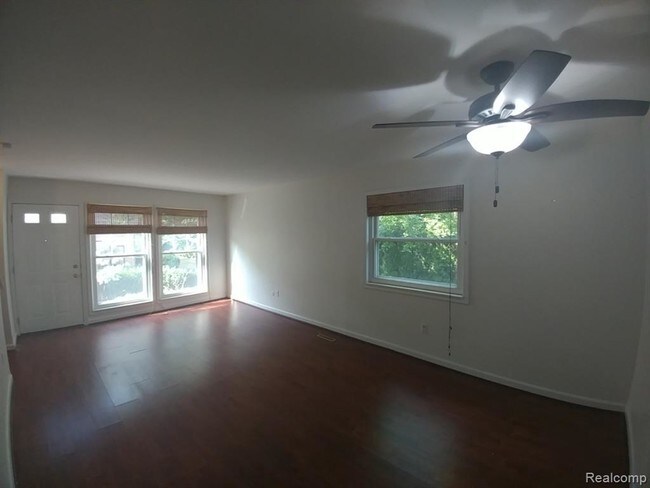 Building Photo - 965 Barclay Ln