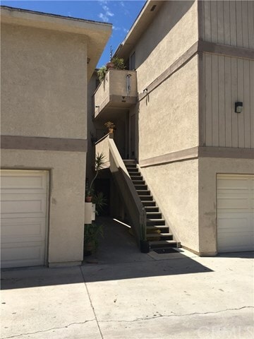 Primary Photo - 4512 Warner Ave