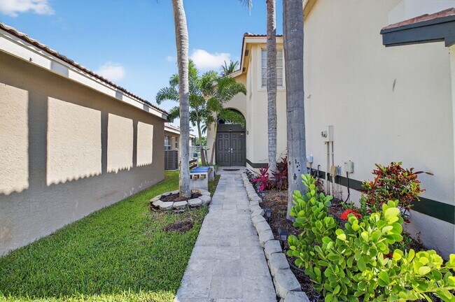 Building Photo - 3527 Stratton Ln