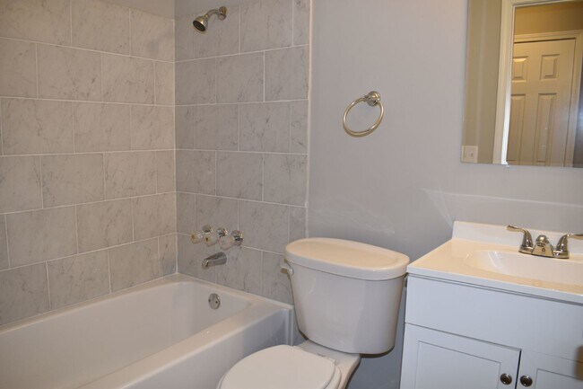 Foto del edificio - Quite peaceful 2 Bed, 1 Bath Duplex in Panama, FL - Perfect for Cozy Living!