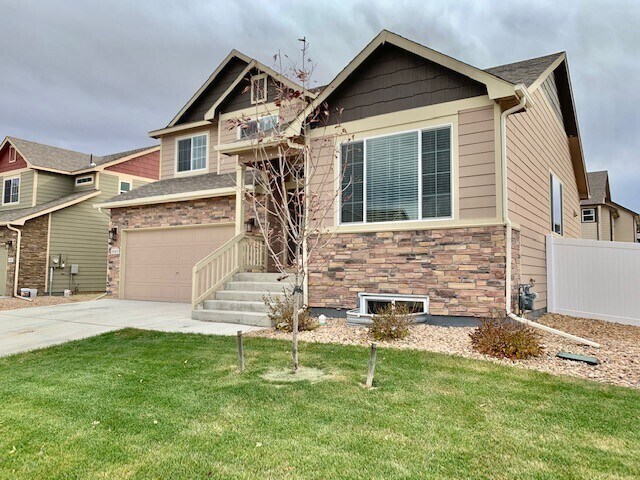 Foto principal - Spacious 3 Bedroom Home in Heron Pointe Su...