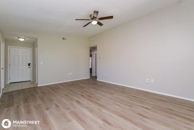 Building Photo - 1421 Thistledown Dr