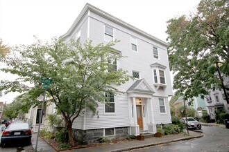 Building Photo - 6 Arcadia St