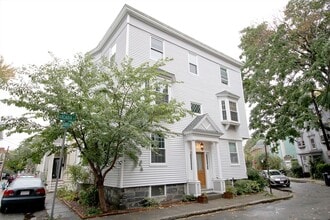 Building Photo - 6 Arcadia St