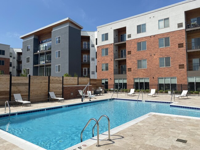 The Monarch - 150 N East River Rd Des Plaines, IL | Apartments.com