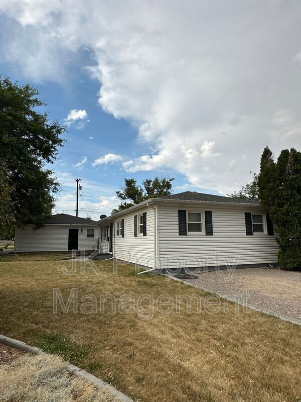Foto del edificio - 261 18th Ave NW