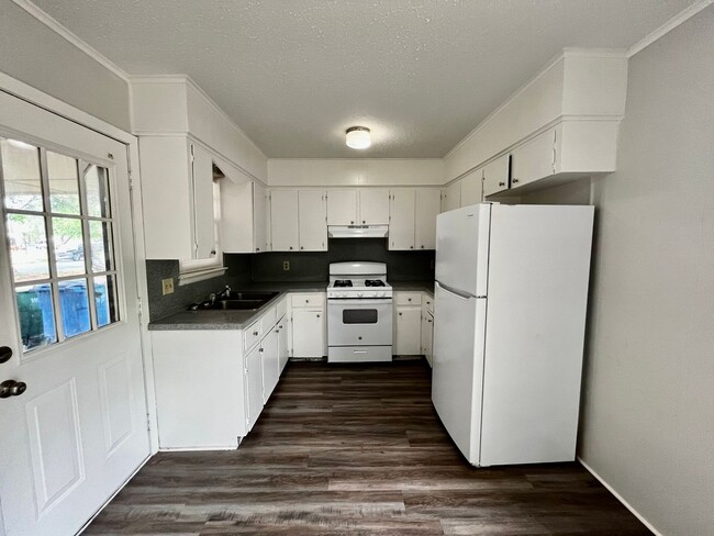 Building Photo - 6612 Whippoorwill Ln