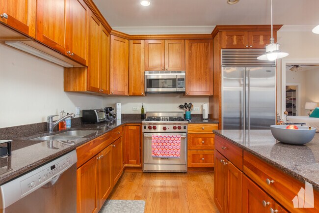 Building Photo - 2757 N Lincoln Ave