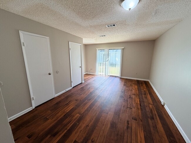 Building Photo - Avalon Townhomes - Washer & Dryer included!!