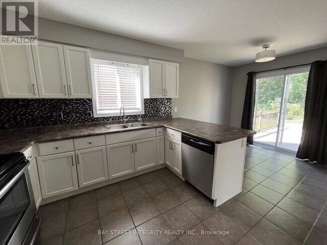 Building Photo - 1993 Denview Ave