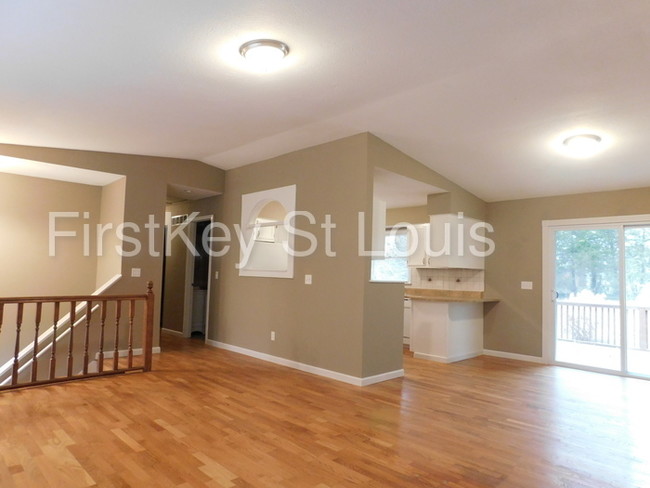 Building Photo - 13 Graystone Dr
